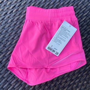 Lululemon sz10 Hotty Hot Short 2.5”, NWT, hot pink